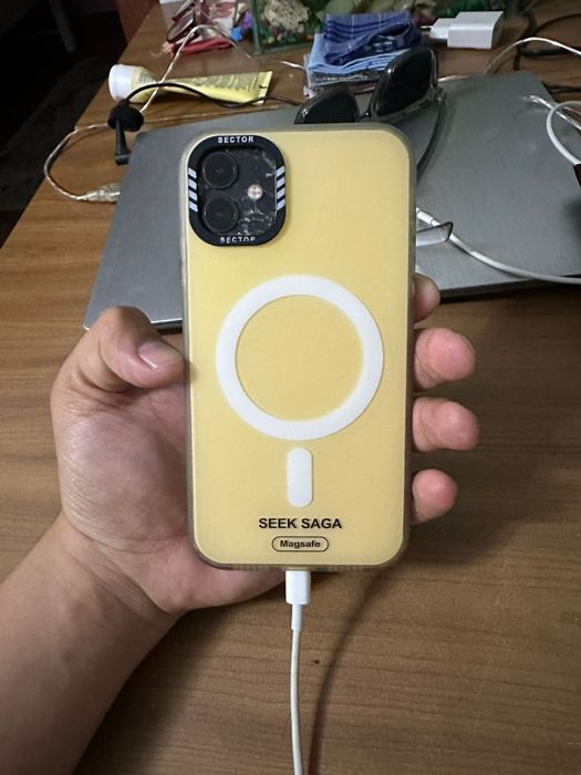 Iphone 11 зарядка есть