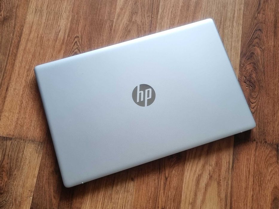 Като нов HP 17 инча IPS Ryzen 5 6 ядрен 16 GB RAM 512 SSD