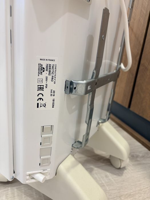 Конвектор 750W Airelec Tactic Pro ел.термостат/дигитално упр./гаранция