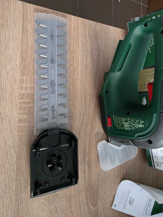 Foarfece de iarba fara fir Bosch AdvancedShear 18V-10 - fără baterie