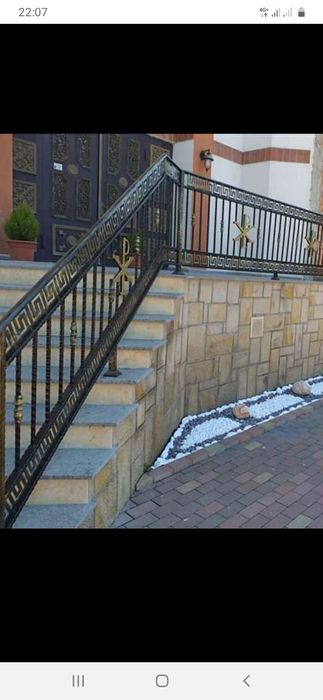 Garduri , porți  balcoane din fier forjat