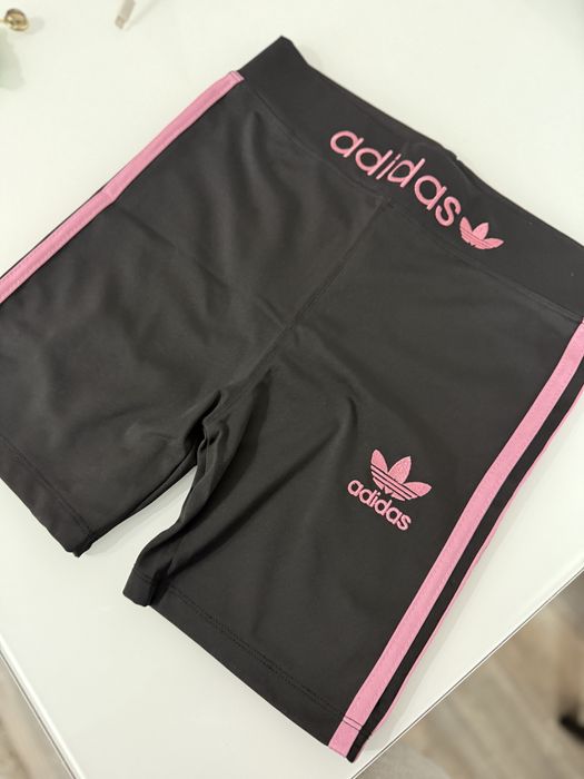 Vand (colanti)pantalon scurt Adidas noi  35 lei