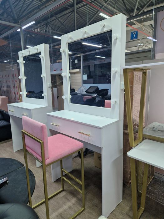 Зеркало для парикмахера