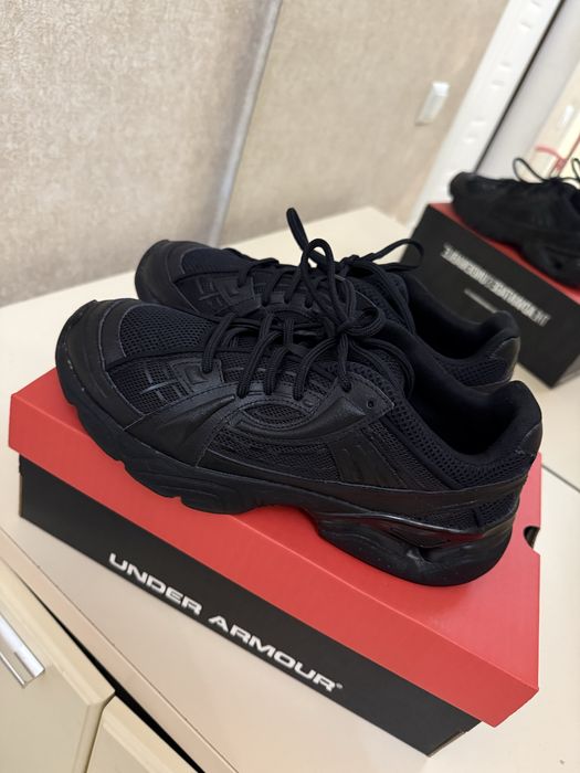 Кроссы от Under Armour 40,5 размер