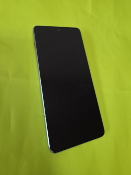 ЧИСТО НОВ 512GB Motorola Edge 70 Гаранция Yettel 2029 Green | Зелен