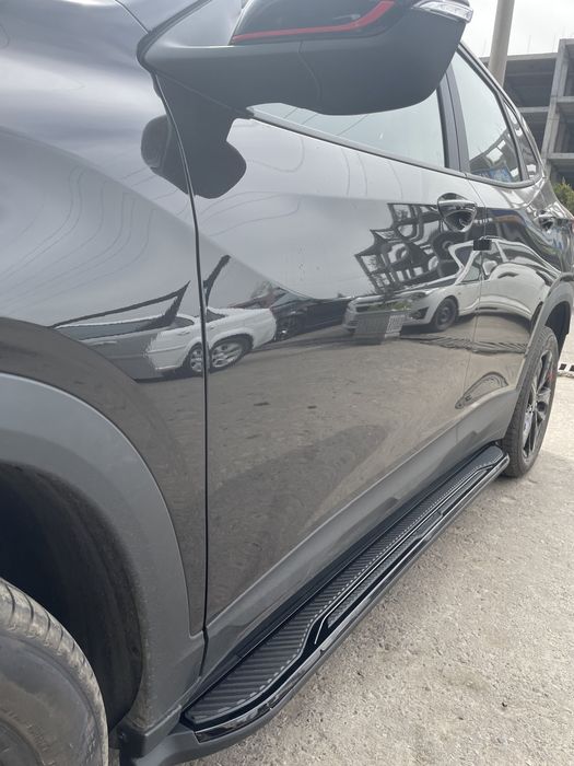 Tracker 2 qora glansiviy parog