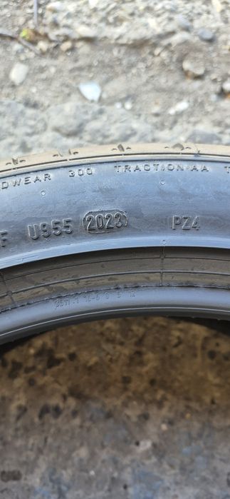 4 anvelope vara Pirelli,fata 255/40/20,spate 285/35/20.Pretul este pe bucata.