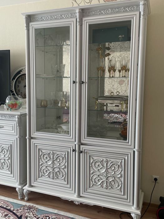 Гарнитур (шкаф)