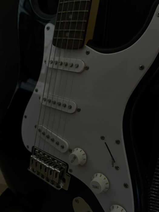 Chitară electrică Squier by Fender + amplificator Frontman 10G