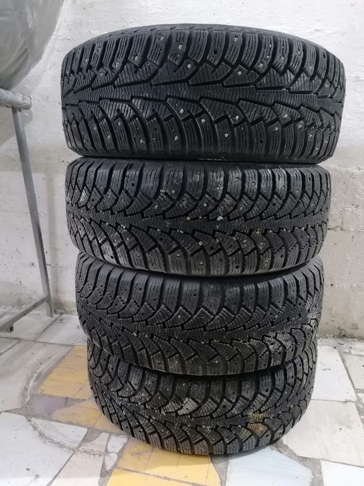 Продам комплект зимних шин 205/55/16