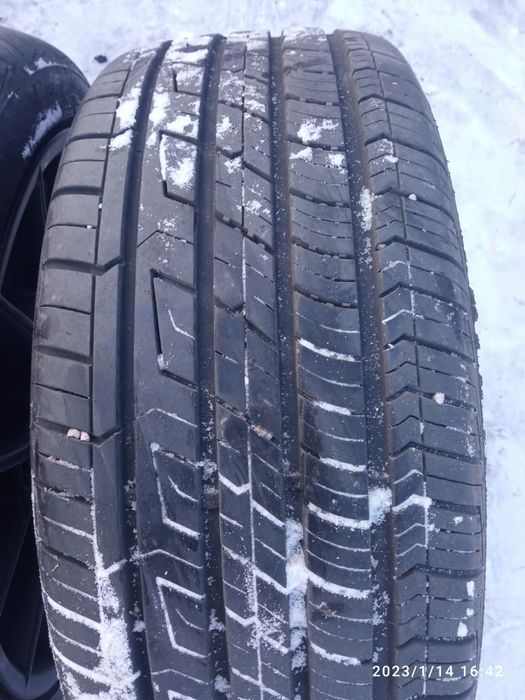 Продам летнюю резину с дисками