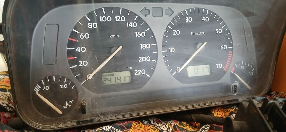 Гольф 3 ,венто щитки приборовл