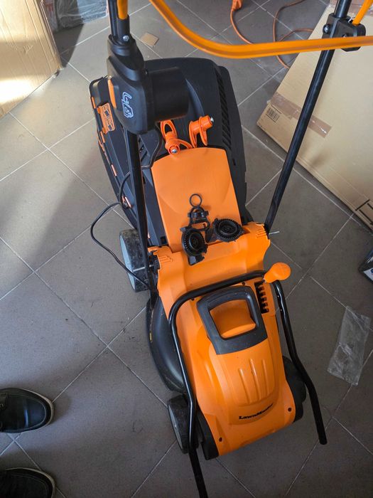 Masina de tuns iarba și tractoare LawnMaster Zenitech M2EB1637M 1600W 37cm, 6 înălțimi reglabile 20-70mm