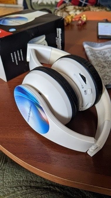 Продам новые bluetooth наушники
