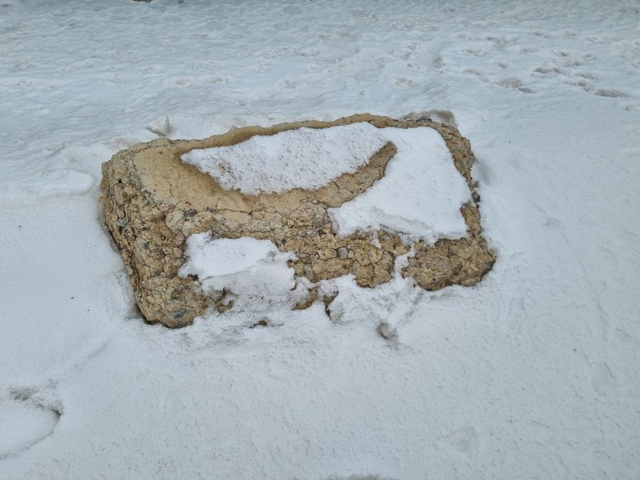 Бетонный блок цельный для стройки