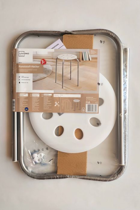 Taburet demontabil din metal, cu sezut din plastic - NOU
