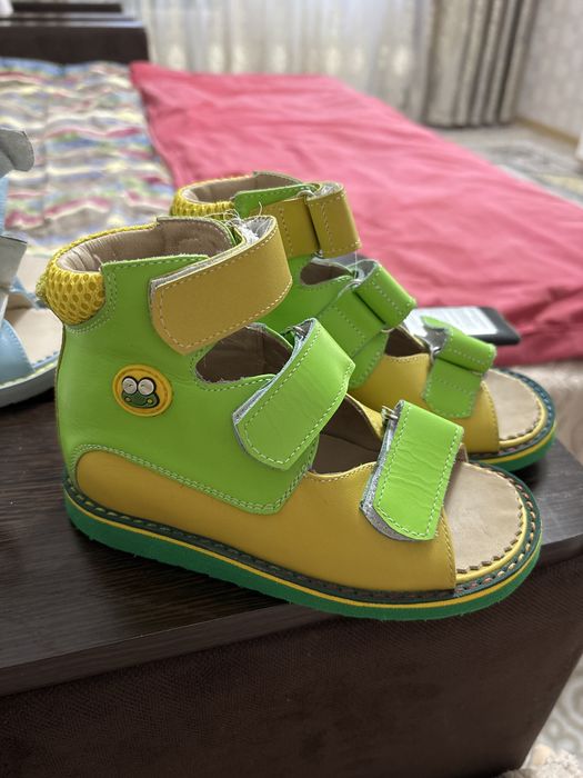 Продам сандали новые