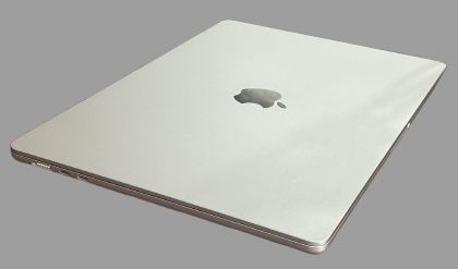 Ofertă! Macbook Air 15 inch M4! 2025! Ca si NOU! Perfect functional!