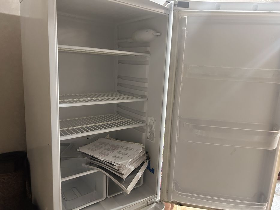 Холодильник Indesit