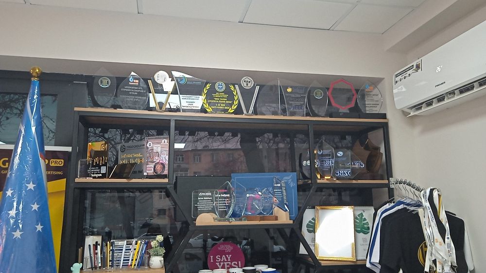 Barcha turdagi poligrafiya va tashqi reklama xizmatlari.