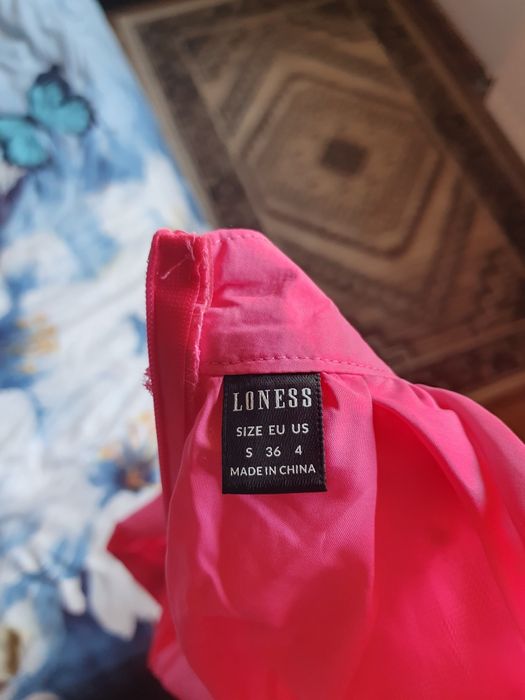 Rochie eleganta roz cu fluturasi