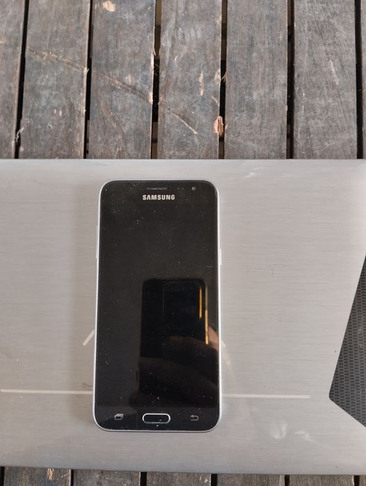 Продавам samsung j3