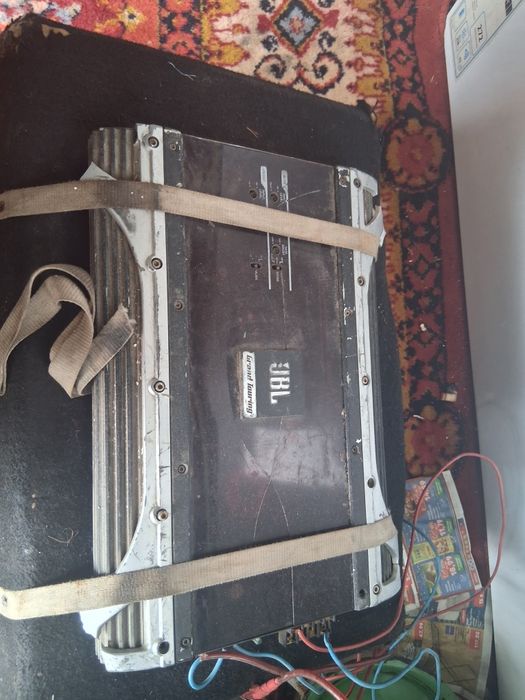 Tub de bass și stație.