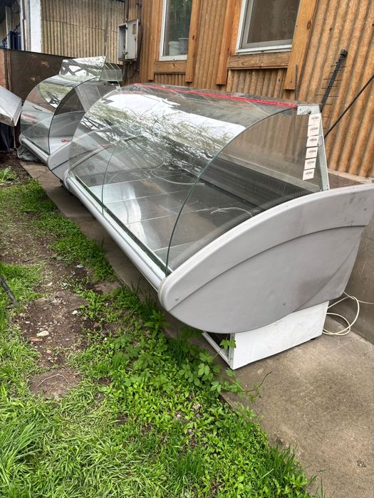 Продам витринный холодильник