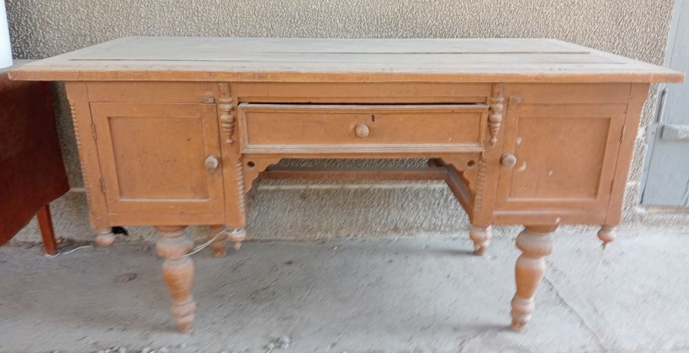 Стол старинный деревянный