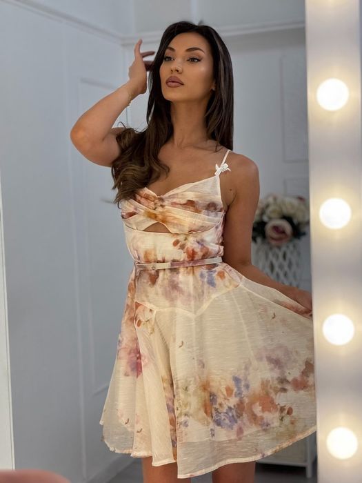 Дамска рокля с коланче