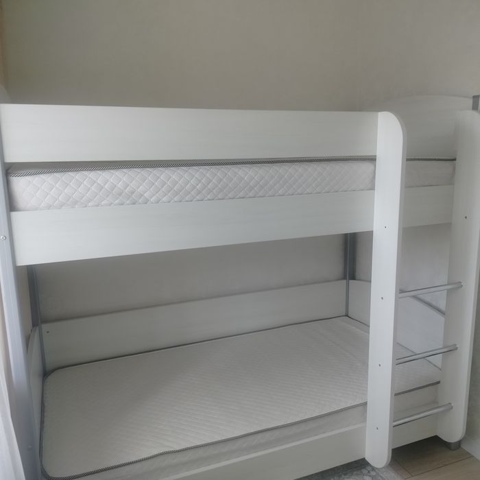 Продам кровать двухэтажную