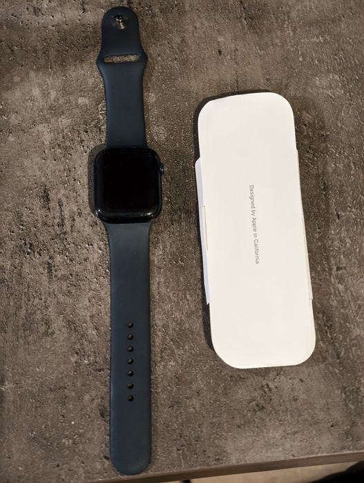 Продавам apple watch 9 45mm