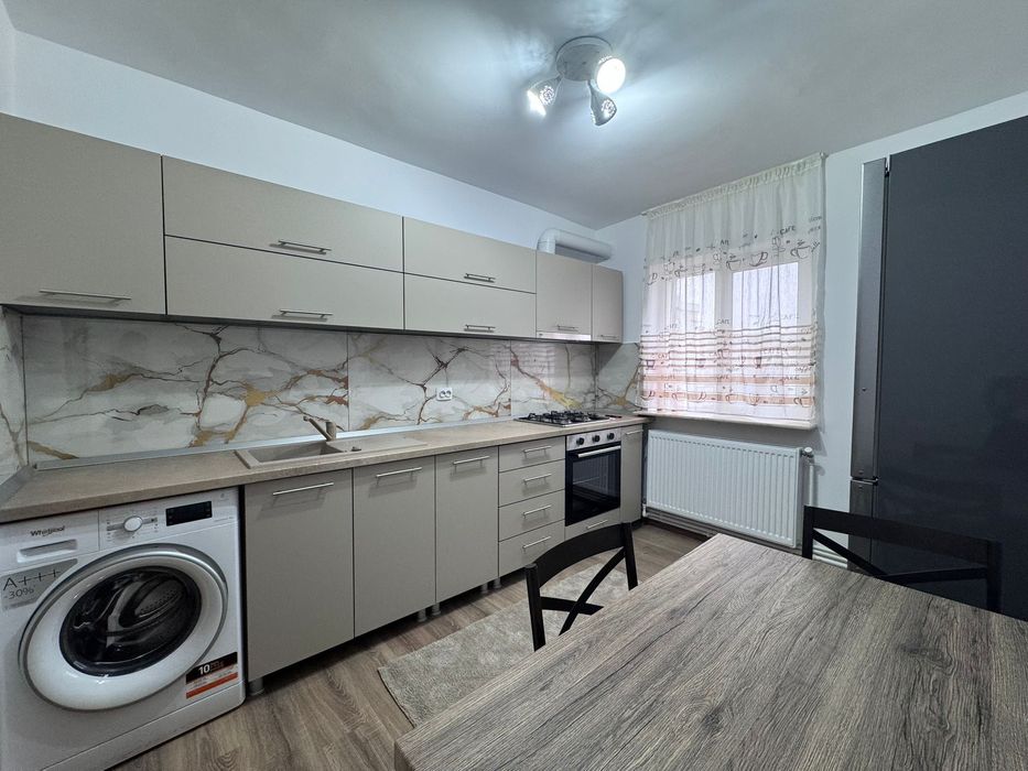 Închiriez apartament