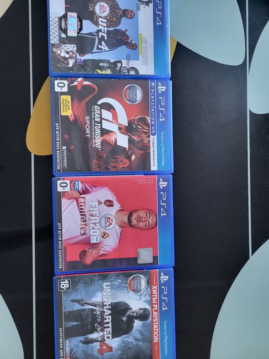 Продам PS4 slim 1tb