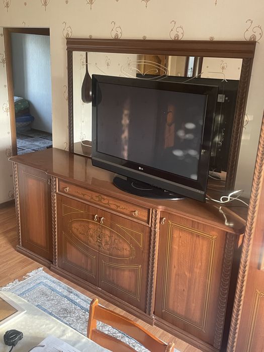 Продам горку, трюмо с зеркалом
