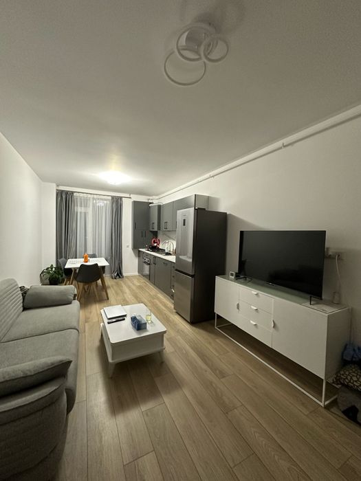 Închiriez apartament două camere