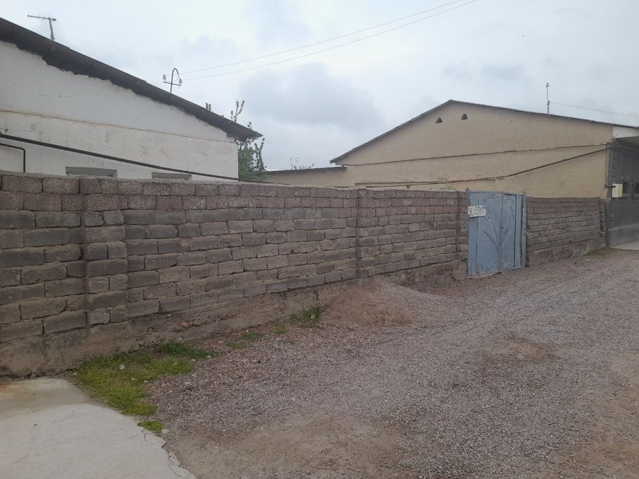 Uchastka srochniy sotiladi