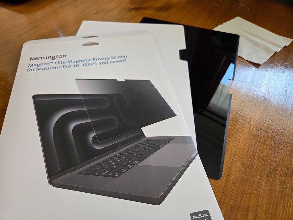 Filtru de confidentialitate Kensington MagPro pentru MacBook Pro 16" (2021 si dupa)
