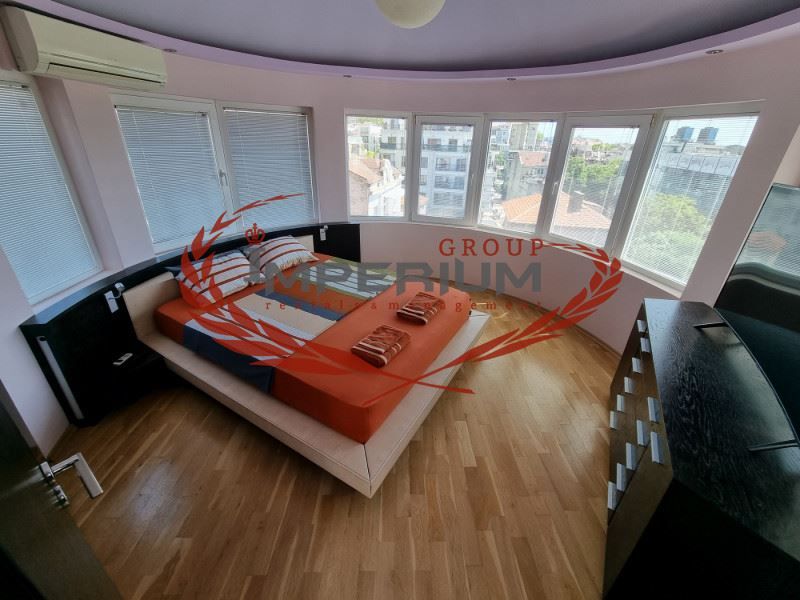 Дава се под наем Тристаен апартамент в Варна, Гръцка махала - 130 кв.м за 918 € - Снимка #9