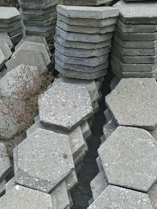 Продава тротоарни плочки