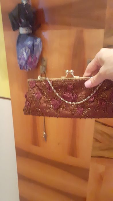 Vand  gentuta  de  ocazie cul.ciocolatie