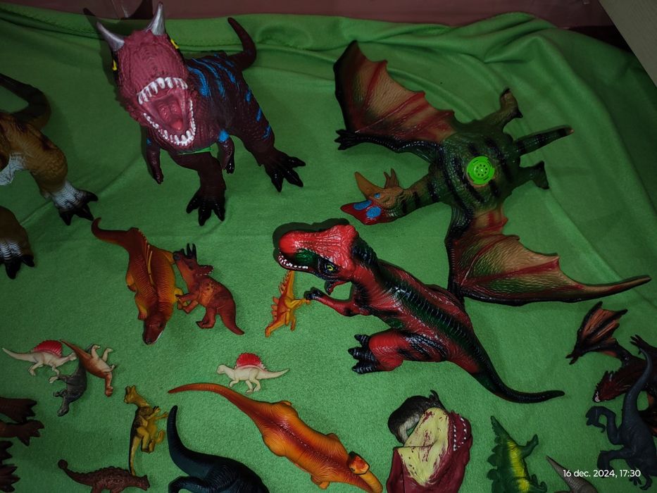 Dinozauri jucarii
