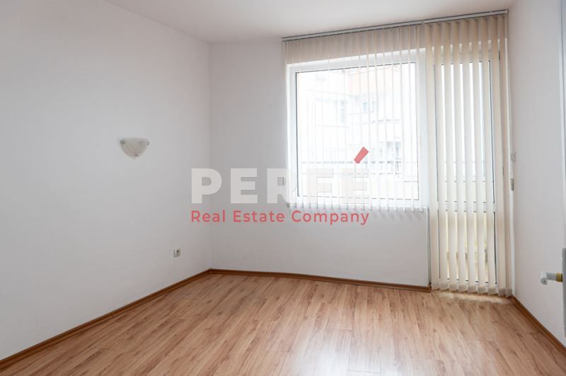 Дава се под наем Двустаен апартамент в Бургас, Център - 65 кв.м за 350 € - Снимка #2