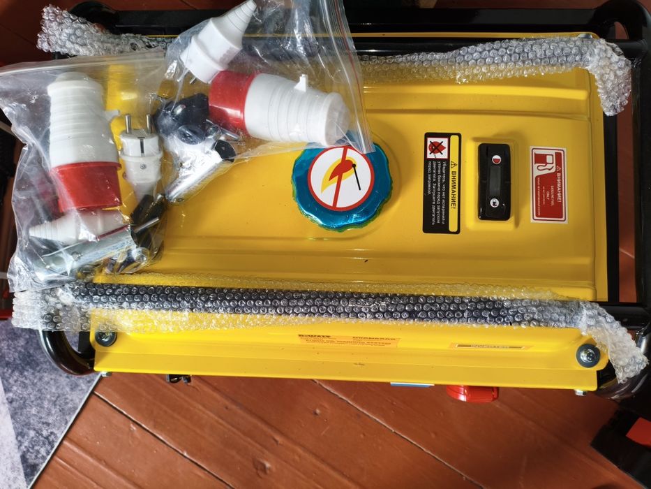 Бензиновый генератор новый, DXGN6000