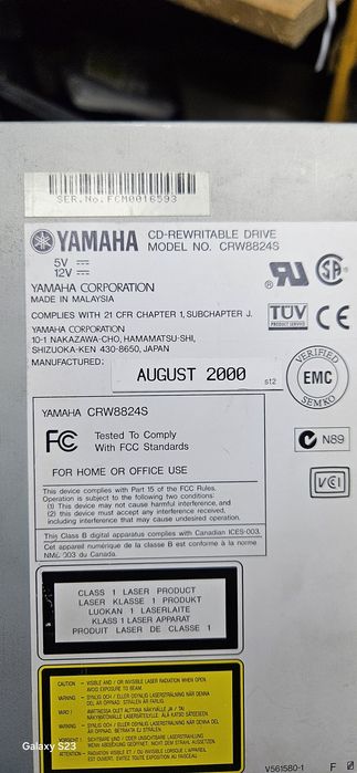 Unitate optică SCSI Yamaha