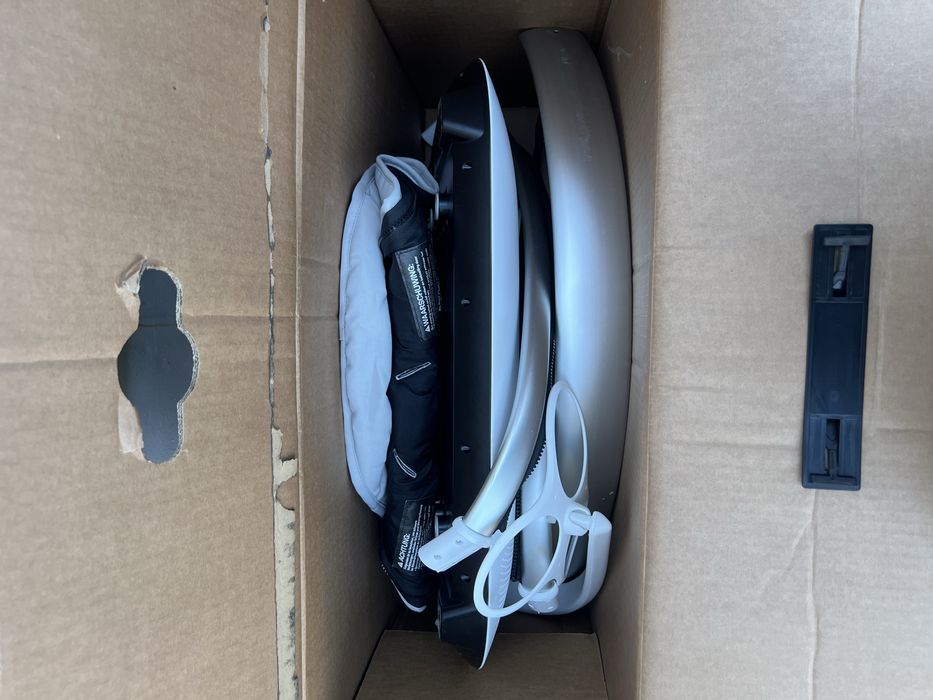 Продавам електрическа бебешка люлка 4moms mamaRoo