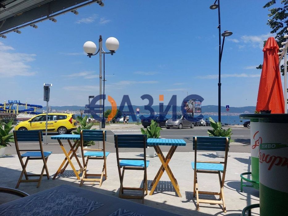 Заведение в центъра на Несебър (67 кв. м + 40 кв. м) с действащ