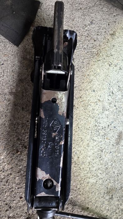 Продам Домкрат б.у.