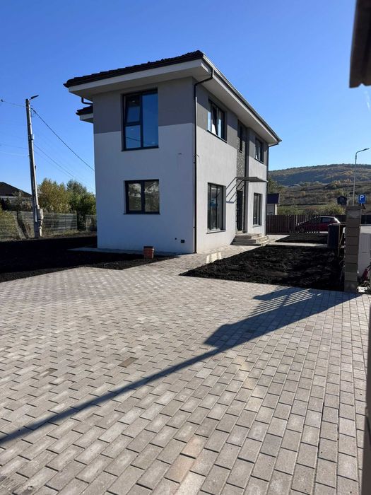 Casa individuala P+E, 120 mp, la 10 minute de fostul Real