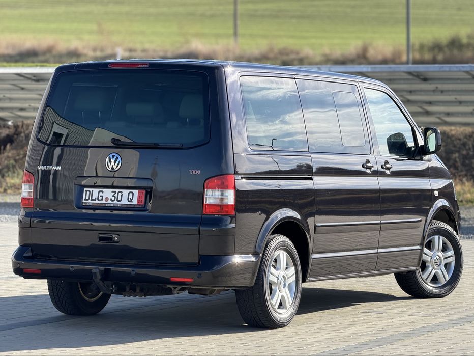 VOLKSWAGEN Multivan 2010 — imagine 4